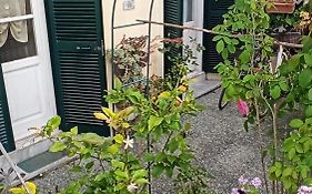 La Casa Tra Il Verde E Il Mare